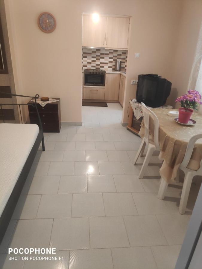 Κεντρικό, άνετο και ζεστό διαμέρισμα Καμένα Βούρλα Εξωτερικό φωτογραφία