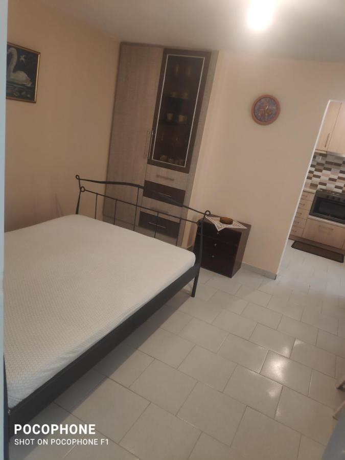 Κεντρικό, άνετο και ζεστό διαμέρισμα Καμένα Βούρλα Εξωτερικό φωτογραφία
