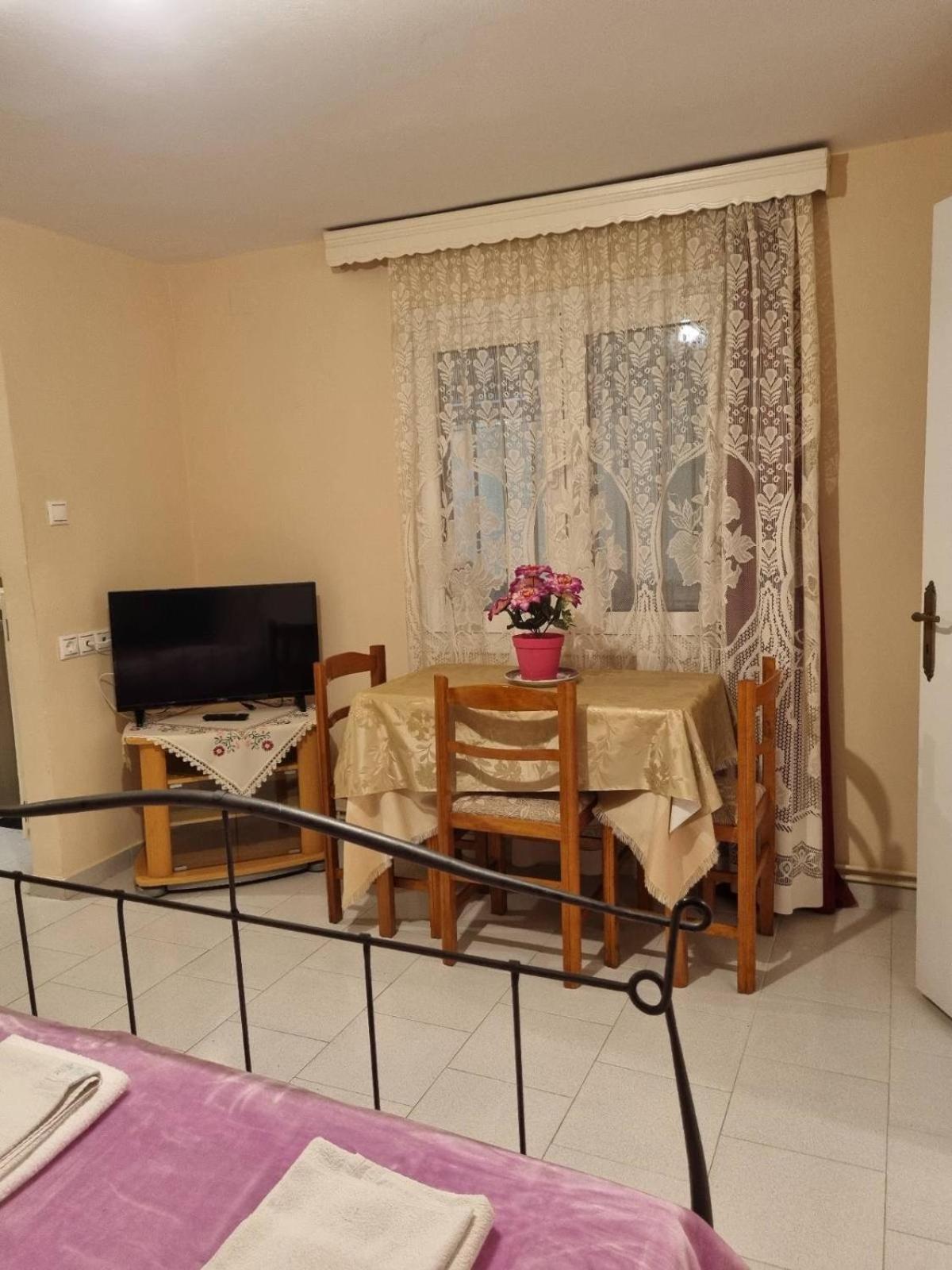 Κεντρικό, άνετο και ζεστό διαμέρισμα Καμένα Βούρλα Εξωτερικό φωτογραφία