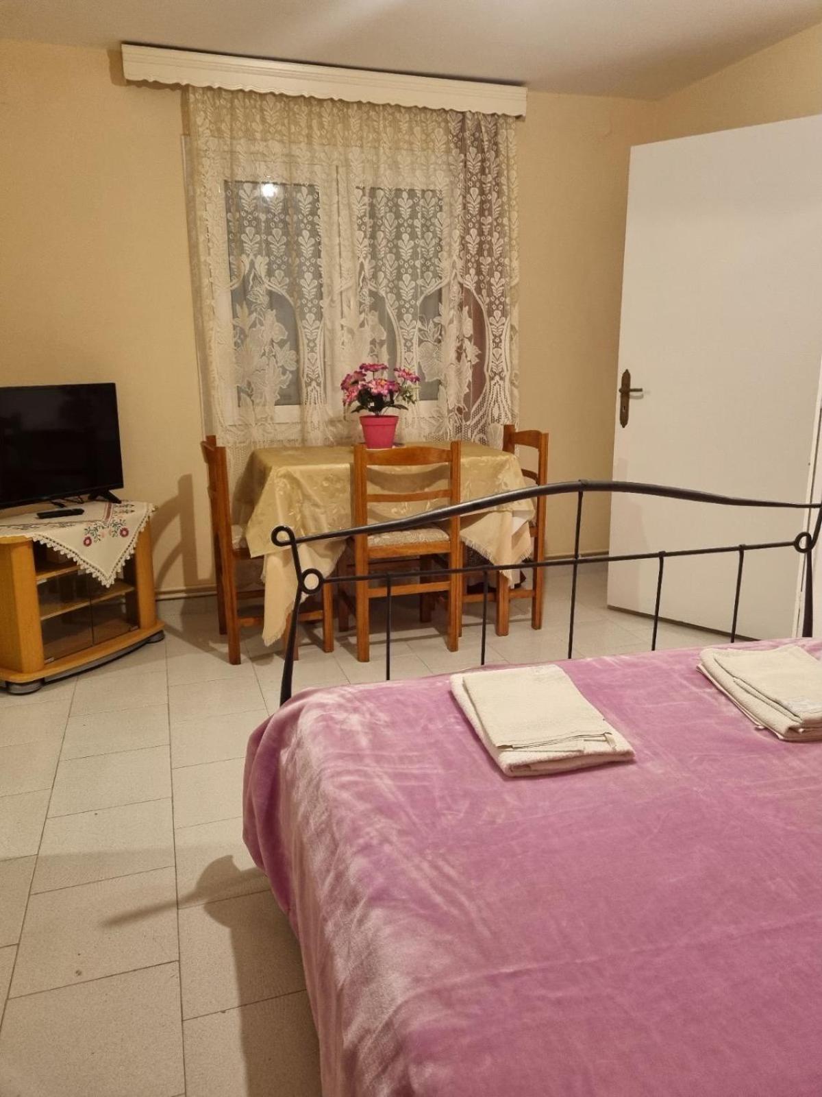 Κεντρικό, άνετο και ζεστό διαμέρισμα Καμένα Βούρλα Εξωτερικό φωτογραφία