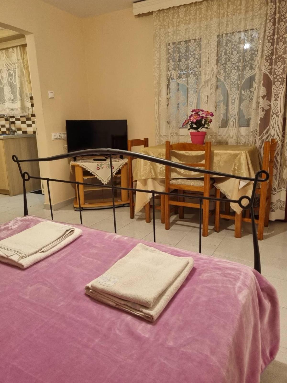Κεντρικό, άνετο και ζεστό διαμέρισμα Καμένα Βούρλα Εξωτερικό φωτογραφία
