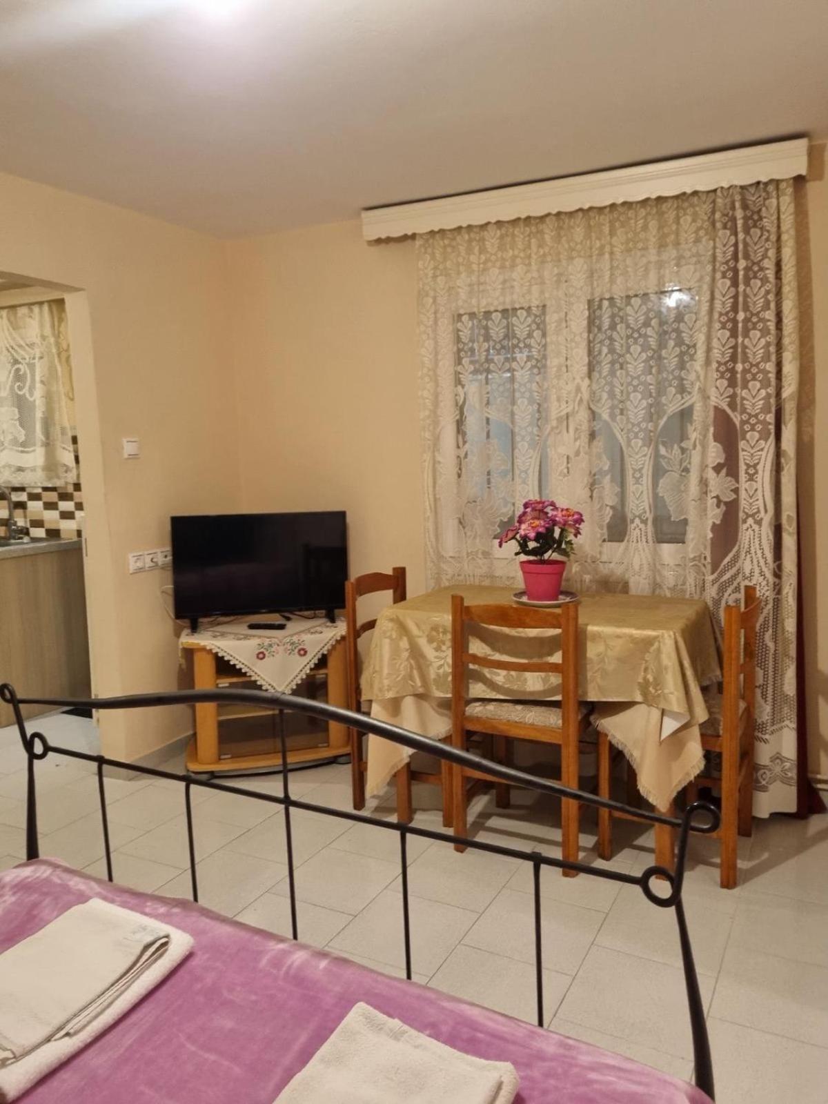 Κεντρικό, άνετο και ζεστό διαμέρισμα Καμένα Βούρλα Εξωτερικό φωτογραφία